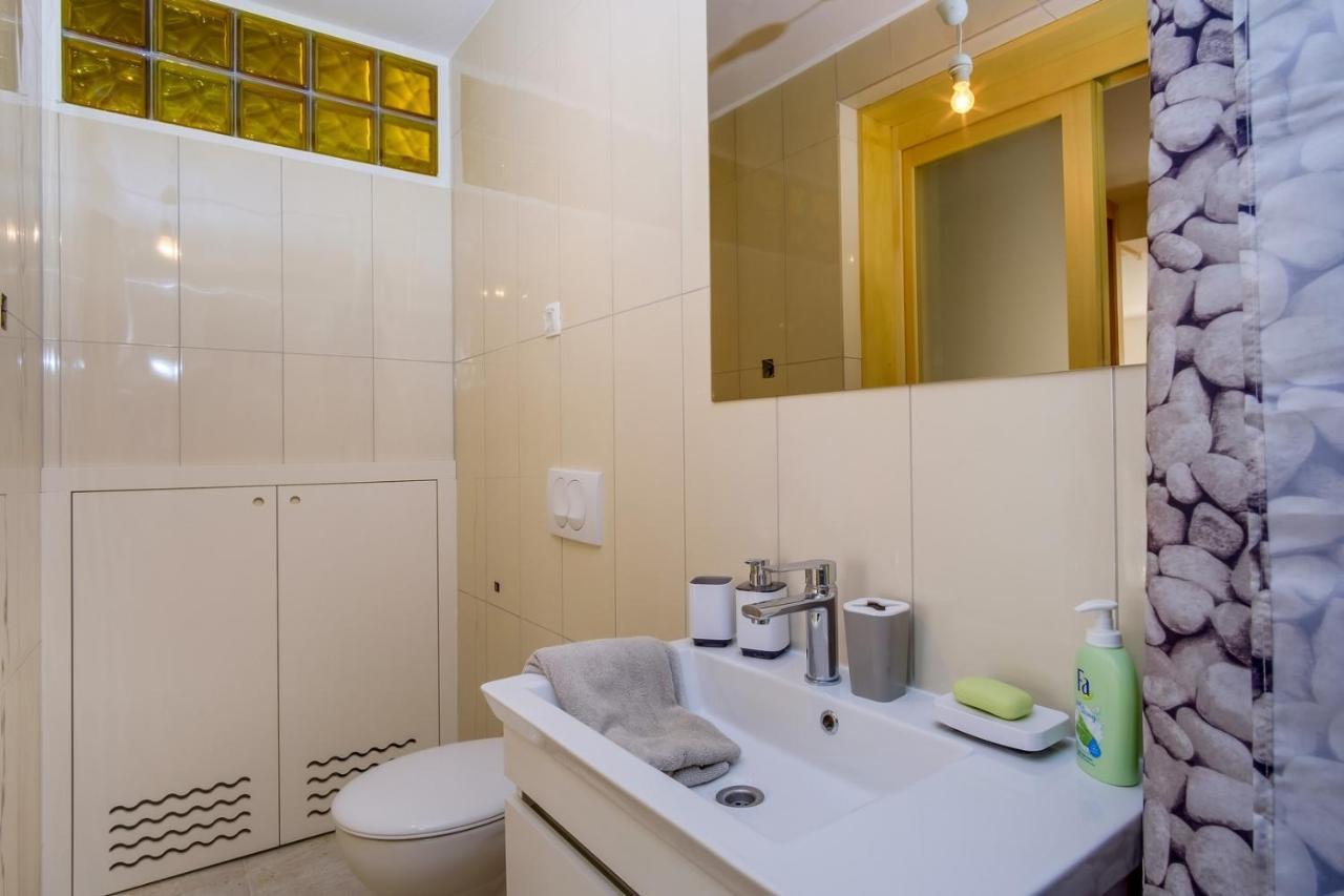Elegant Apartment Iris Mali Losinj Exterior photo