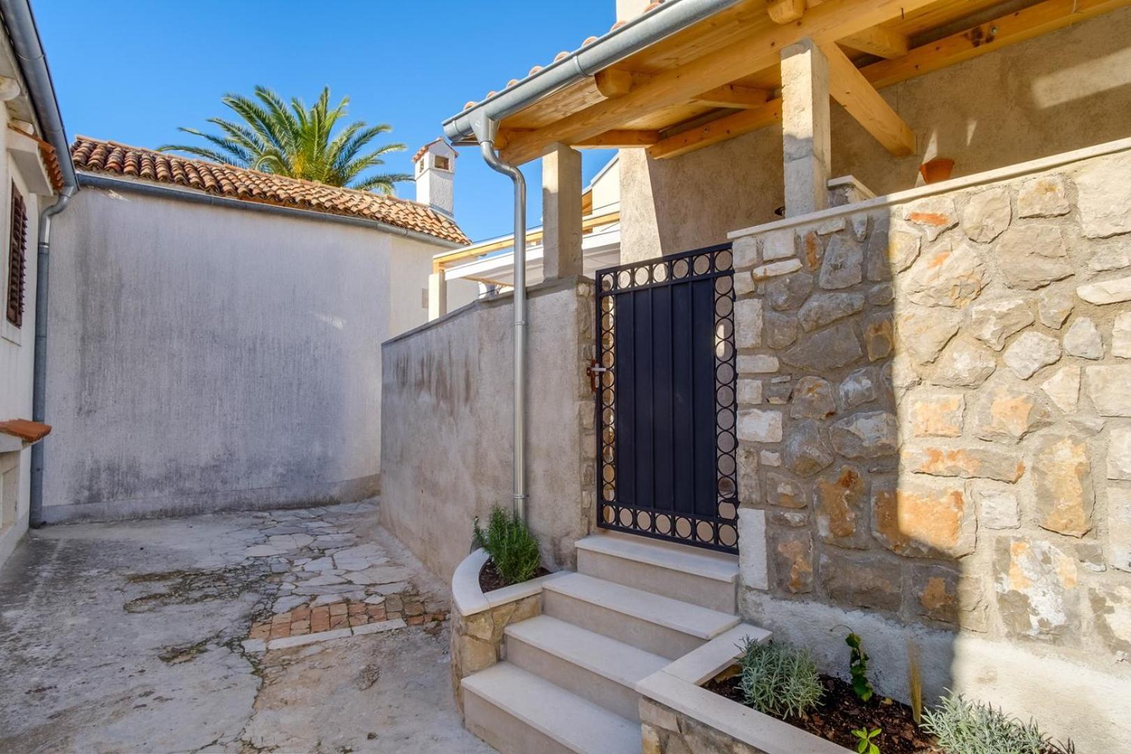 Elegant Apartment Iris Mali Losinj Exterior photo